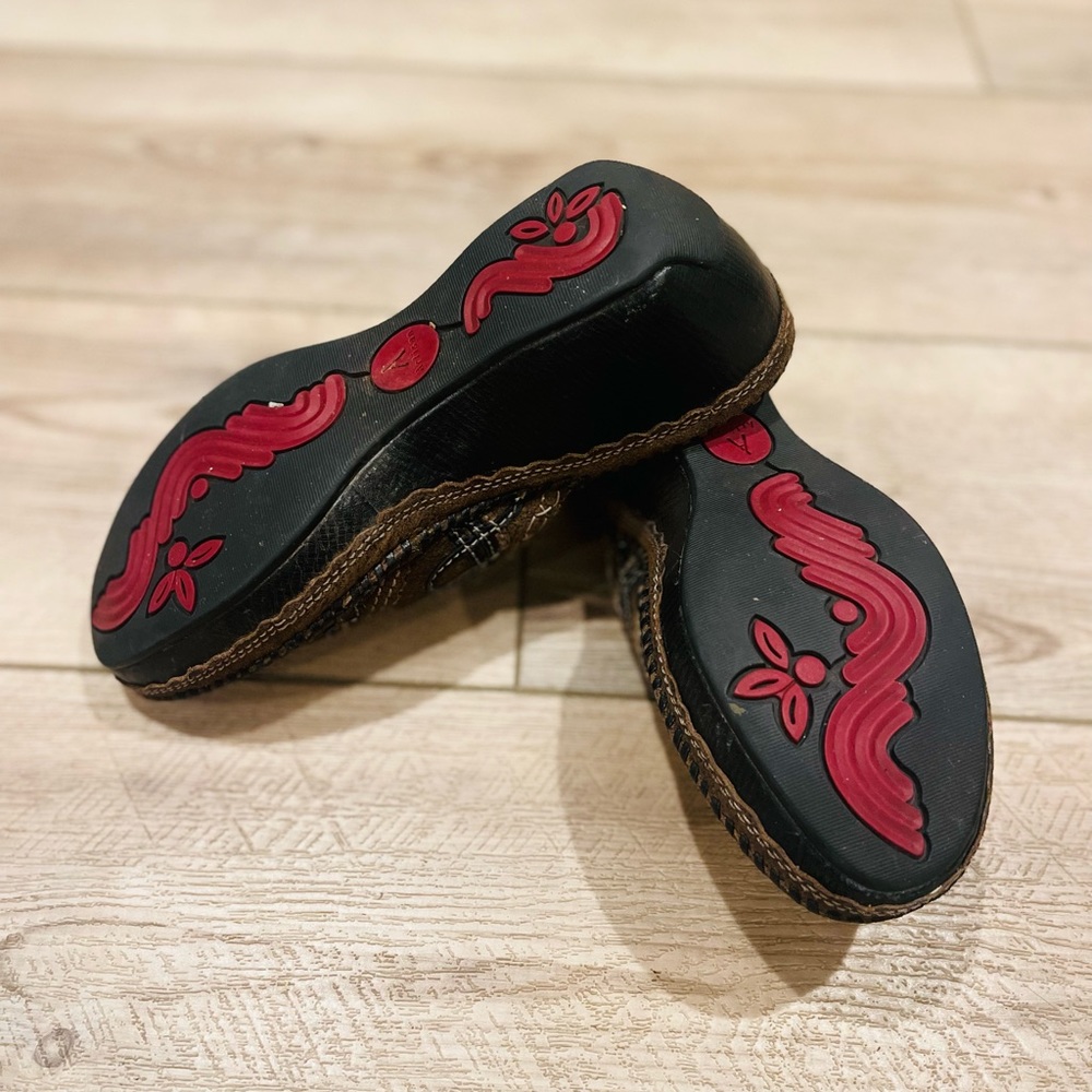 Clarks Artisan Collection Leather Clog Size 7m - image 3